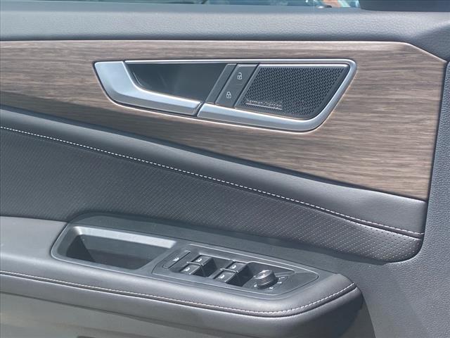 Photo of 2025 Deep Black Pearl Volkswagen Atlas