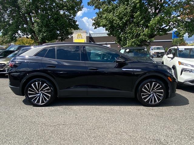 Photo of 2024 Deep Black Pearl Volkswagen ID.4