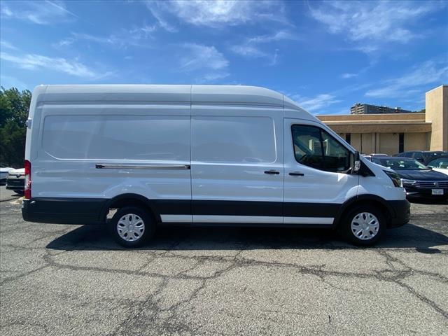 Photo of 2022 Oxford White Ford Transit-350