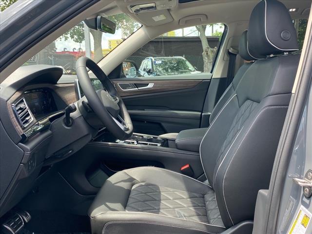 Photo of 2025 Pure Gray Volkswagen Atlas