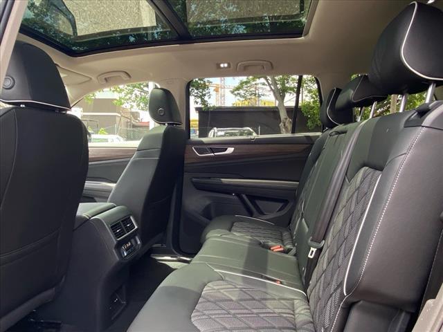 Photo of 2025 Pure Gray Volkswagen Atlas