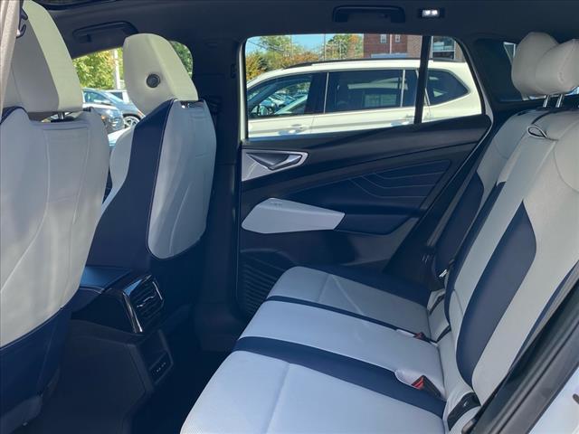 Photo of 2023 Opal White Pearl Volkswagen ID.4
