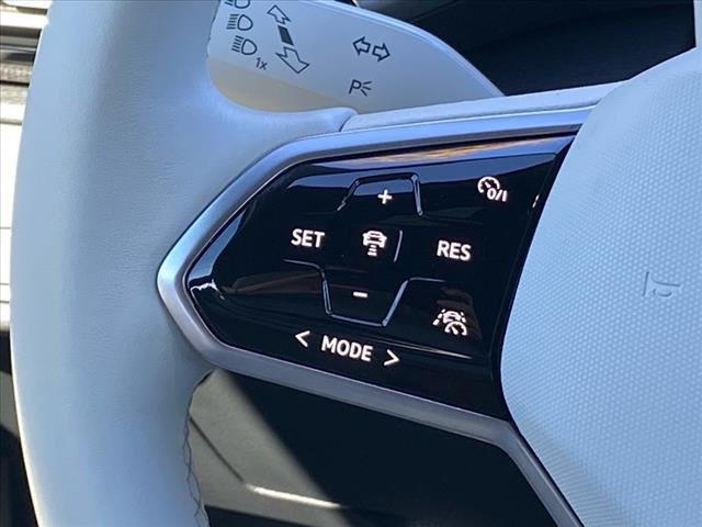 Photo of 2023 Opal White Pearl Volkswagen ID.4