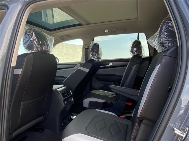 Photo of 2025 Pure Gray Volkswagen Atlas
