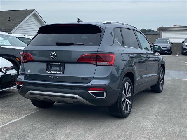 2022 Volkswagen Taos SE photo 2