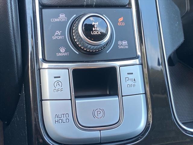 Photo of 2022 Glacial White Pearl Kia Telluride