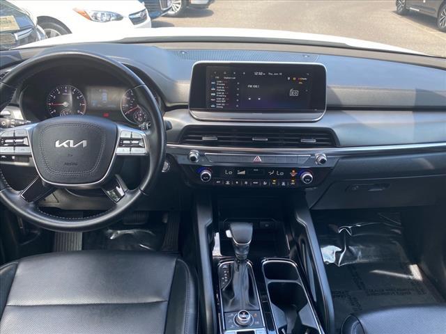 Photo of 2022 Glacial White Pearl Kia Telluride
