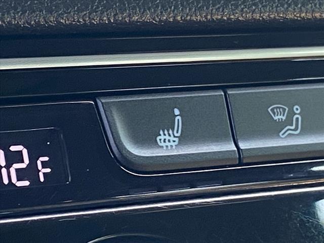 Photo of 2022 Deep Black Pearl Volkswagen Atlas Cross Sport