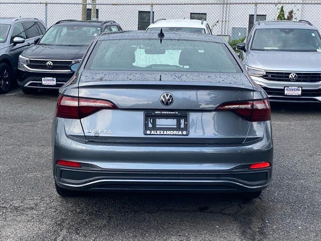 Photo of 2022 Gray Volkswagen Jetta