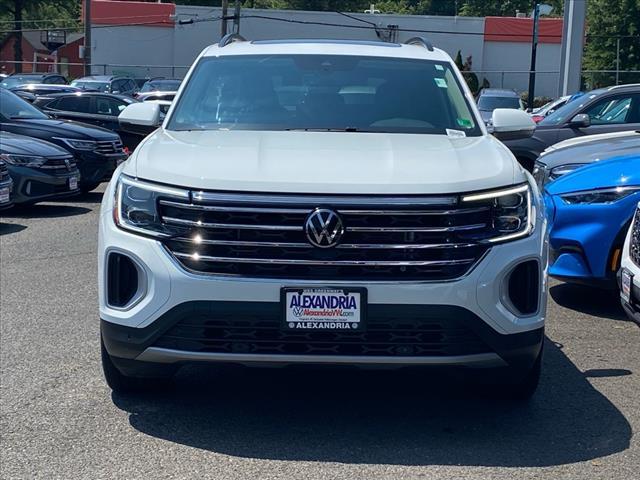 Photo of 2024 Pure White Volkswagen Atlas