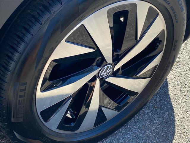 Photo of 2023 Pure White Volkswagen ID.4