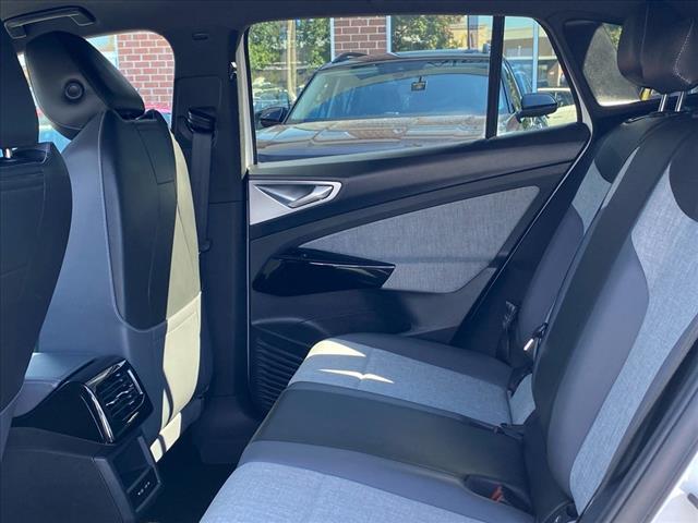 Photo of 2023 Pure White Volkswagen ID.4