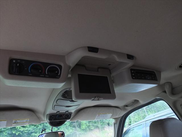 Photo of 2005 Tan Ford Excursion