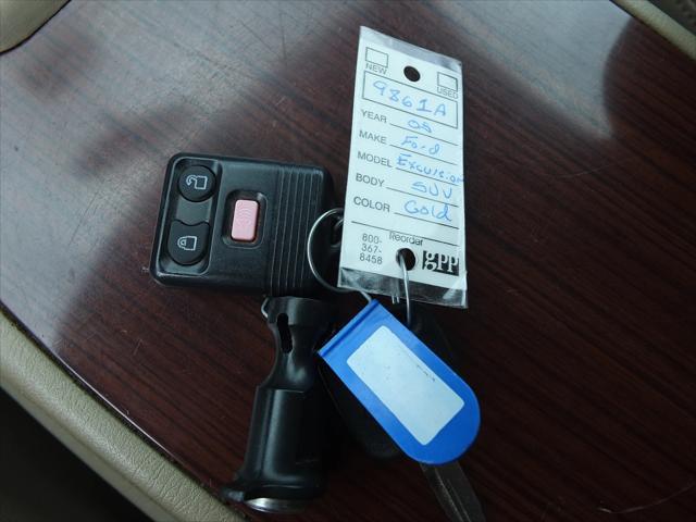 Photo of 2005 Tan Ford Excursion