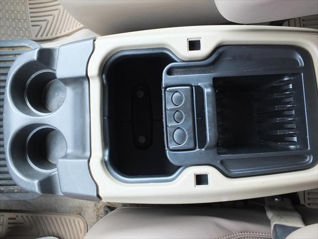 Photo of 2005 Tan Ford Excursion