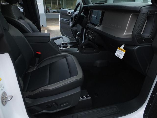 Photo of 2025 Oxford White Ford Bronco