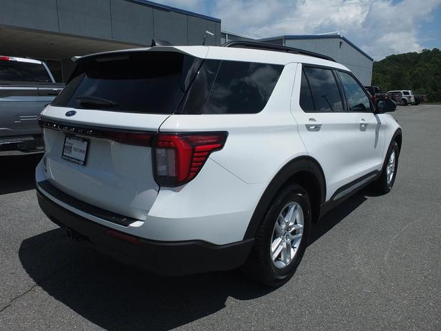 Photo of 2025 Star White Metallic Tri-Coat Ford Explorer