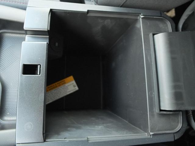 Photo of 2025 Star White Metallic Tri-Coat Ford Explorer