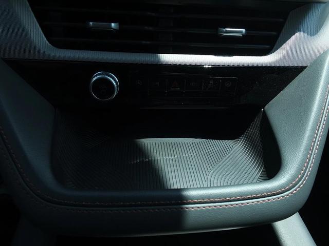 Photo of 2025 Star White Metallic Tri-Coat Ford Explorer