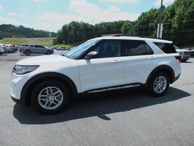 Photo of 2025 Star White Metallic Tri-Coat Ford Explorer