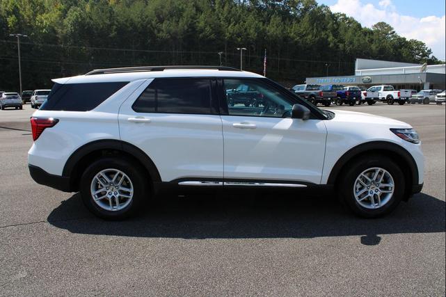 Photo of 2025 Star White Metallic Tri-Coat Ford Explorer