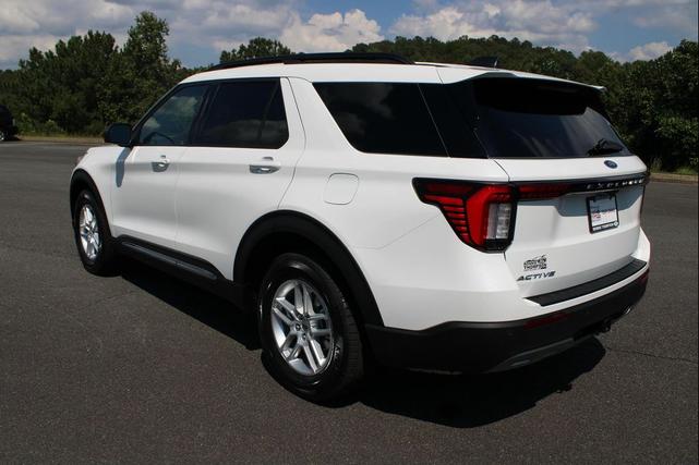Photo of 2025 Star White Metallic Tri-Coat Ford Explorer