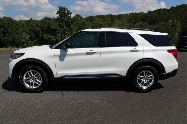 Photo of 2025 Star White Metallic Tri-Coat Ford Explorer