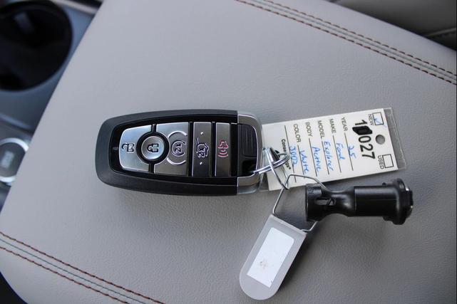 Photo of 2025 Star White Metallic Tri-Coat Ford Explorer