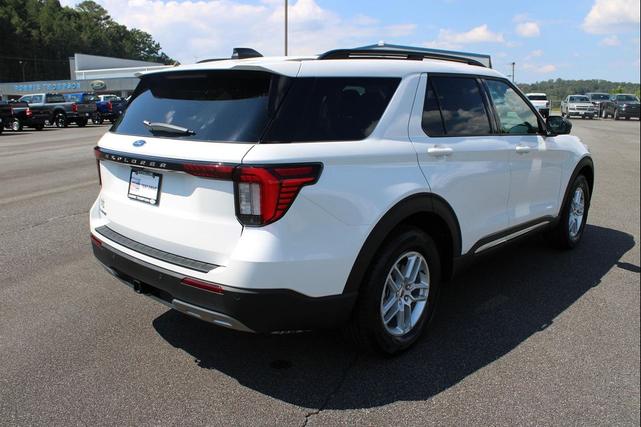 Photo of 2025 Star White Metallic Tri-Coat Ford Explorer