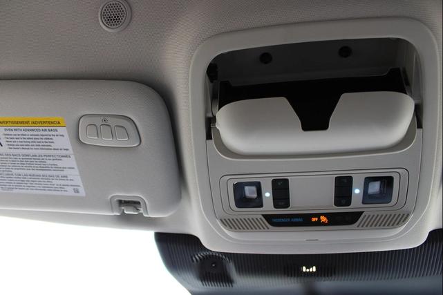 Photo of 2025 Star White Metallic Tri-Coat Ford Explorer