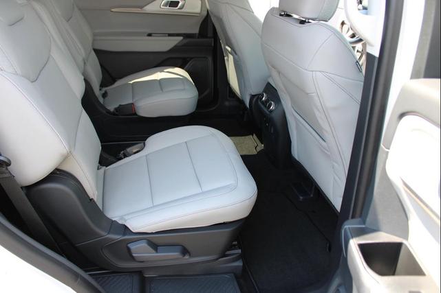 Photo of 2025 Star White Metallic Tri-Coat Ford Explorer