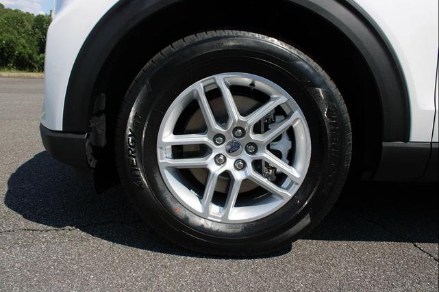 Photo of 2025 Star White Metallic Tri-Coat Ford Explorer