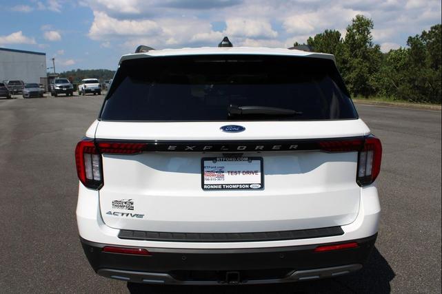Photo of 2025 Star White Metallic Tri-Coat Ford Explorer