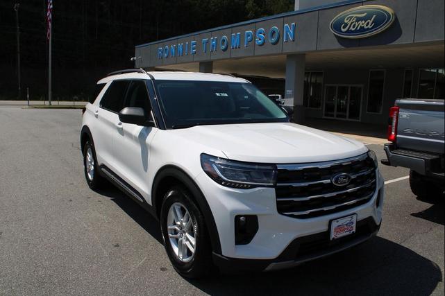 Photo of 2025 Star White Metallic Tri-Coat Ford Explorer