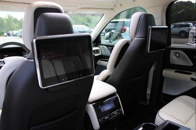 Photo of 2021 Silver Radiance Lincoln Aviator