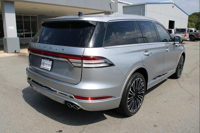 Photo of 2021 Silver Radiance Lincoln Aviator