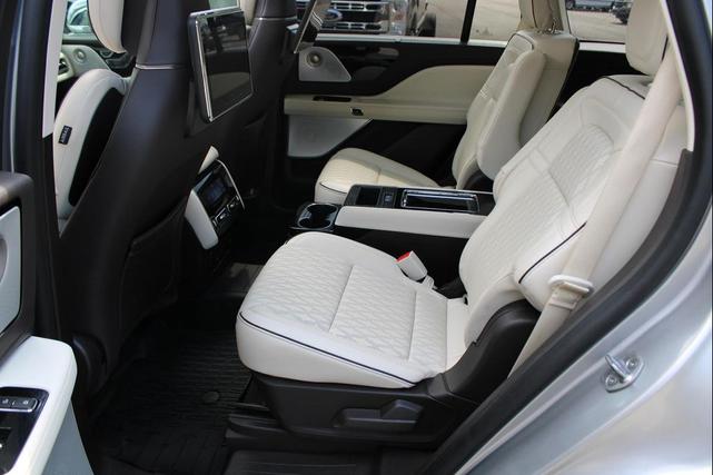Photo of 2021 Silver Radiance Lincoln Aviator