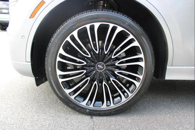 Photo of 2021 Silver Radiance Lincoln Aviator