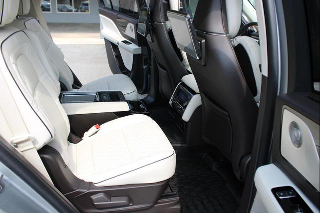 Photo of 2021 Silver Radiance Lincoln Aviator