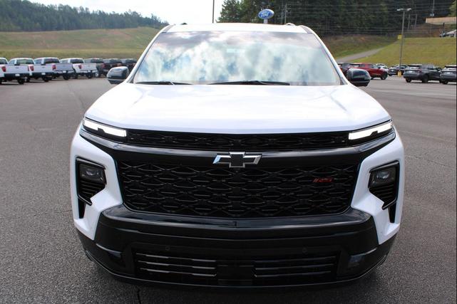 Photo of 2024 Iridescent Pearl Tricoat Chevrolet Traverse