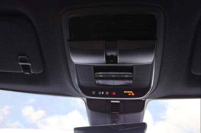 Photo of 2024 Iridescent Pearl Tricoat Chevrolet Traverse