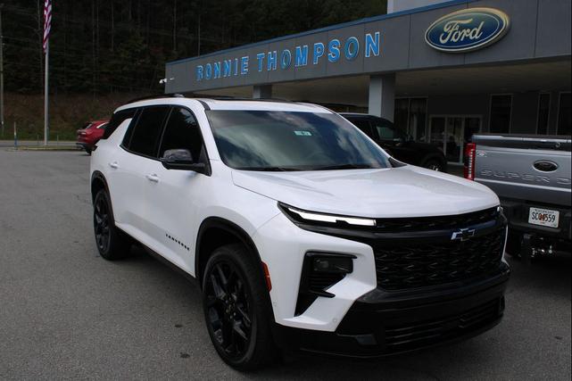 Photo of 2024 Iridescent Pearl Tricoat Chevrolet Traverse