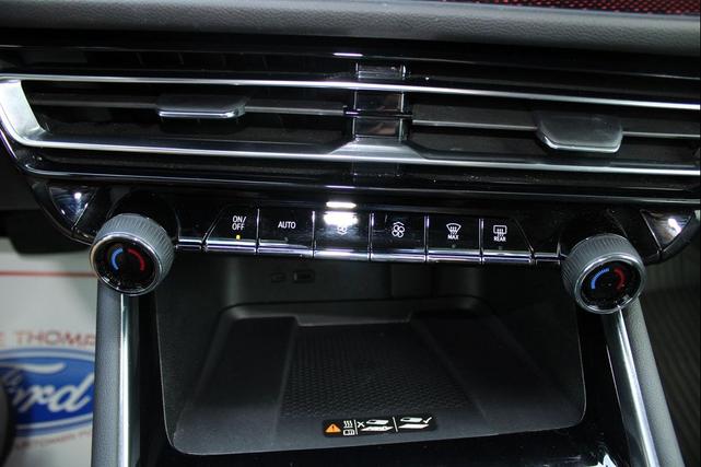 Photo of 2024 Iridescent Pearl Tricoat Chevrolet Traverse