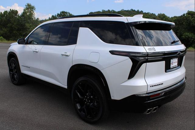 Photo of 2024 Iridescent Pearl Tricoat Chevrolet Traverse