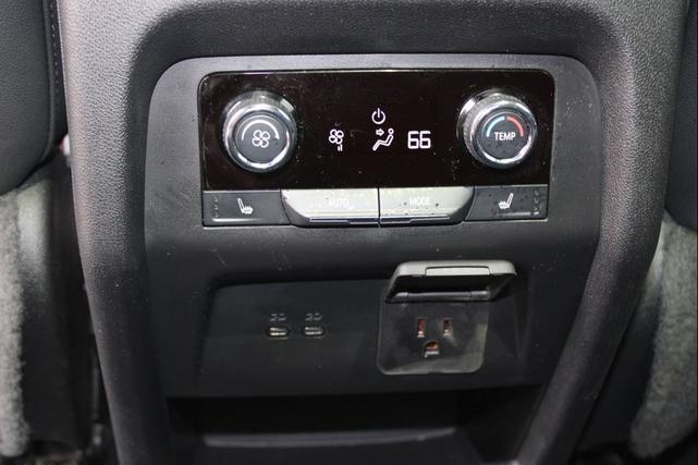 Photo of 2024 Iridescent Pearl Tricoat Chevrolet Traverse