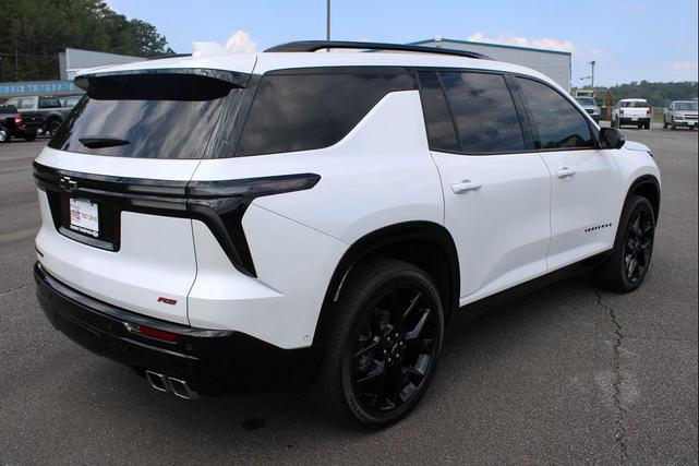 Photo of 2024 Iridescent Pearl Tricoat Chevrolet Traverse