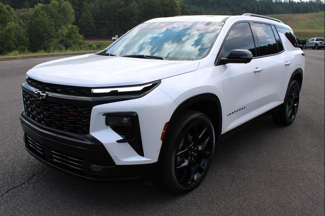 Photo of 2024 Iridescent Pearl Tricoat Chevrolet Traverse
