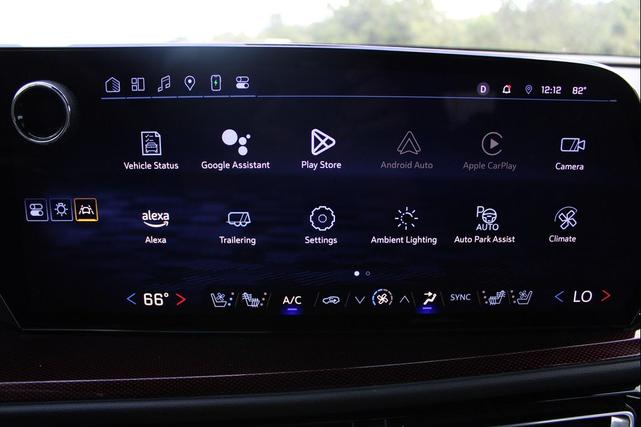 Photo of 2024 Iridescent Pearl Tricoat Chevrolet Traverse