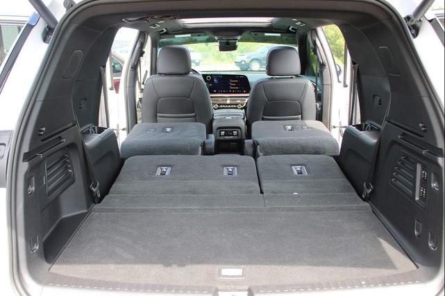 Photo of 2024 Iridescent Pearl Tricoat Chevrolet Traverse