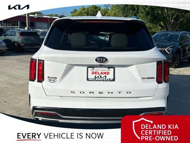 Photo of 2021 Glacial White Pearl Kia Sorento